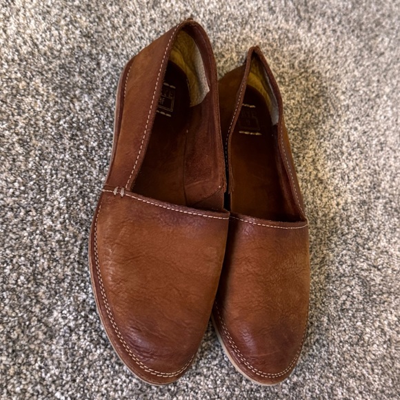 EUC Frye Brown Leather Flats Sz 7.5 - Picture 2 of 4